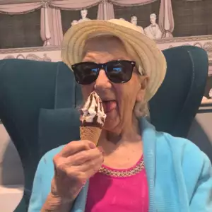 Tropical Themed Day Brings A Touch Of Sunshine To Edwalton Manor Care Home (1)