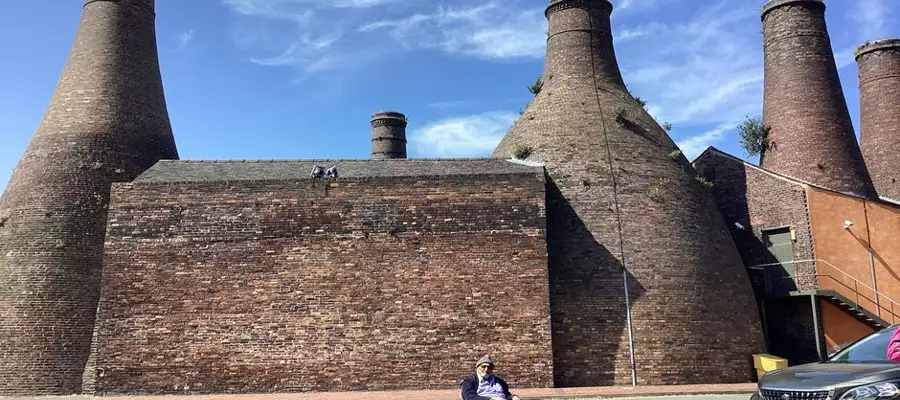 George and Dr Singh go ‘potty’ for a little local history