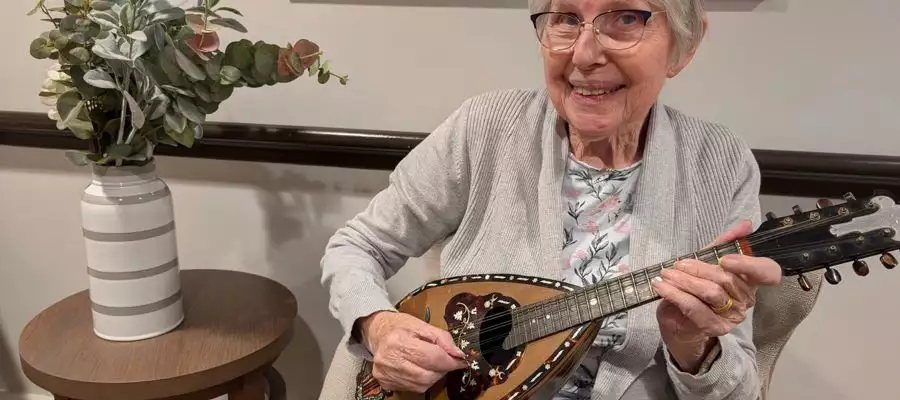 Mary's delight as musician plays precious mandolin