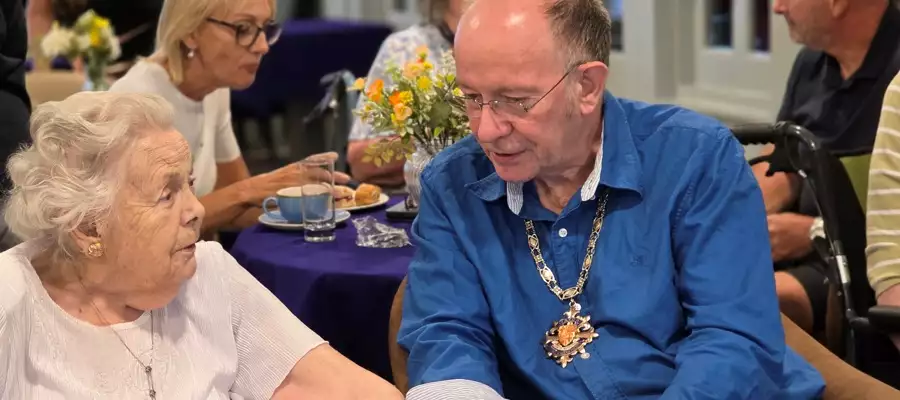 Local harpist sets the tone for Woking mayor's care home visit