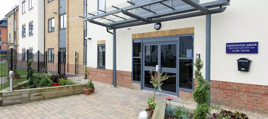 Bedfordshire's Caddington Grove Care Home residents are back with advice for the young this Valentine's Day!