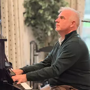 Surprise Jazz Concert Delights Residents At Brookwater House (1)