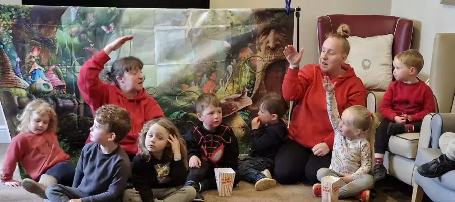 Storytelling Magic Has Kids In Fits Of Giggles At Upton Manor