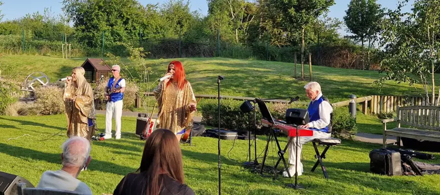 ALL TIME ABBA FAVOURITES THRILL CHAWLEY AUDIENCE 