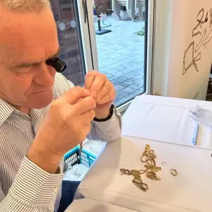 Antiques Expert Nick Davies Visits Cofton Park Manor (6)