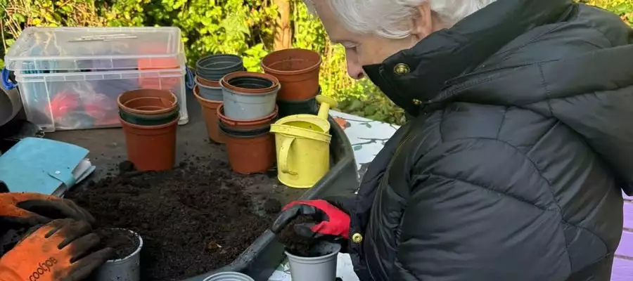 Newton's Green-Fingered Marjorie Goes Off-Grid