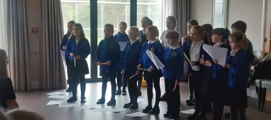 SWEET SINGING CHILDREN BRING DELIGHT TO ERNSTELL HOUSE RESIDENTS