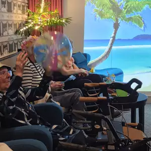 Tropical Surprise Brings Sunshine To Montague House Care Home (4)