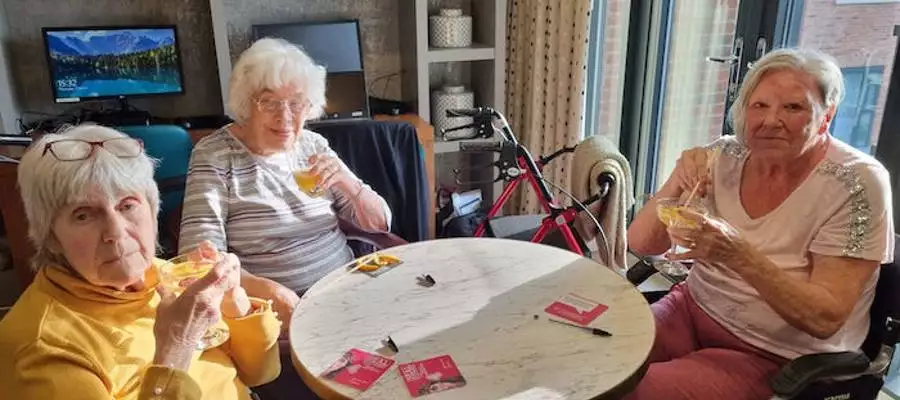 Nesbit House Residents Mix It Up For Cocktail Fun